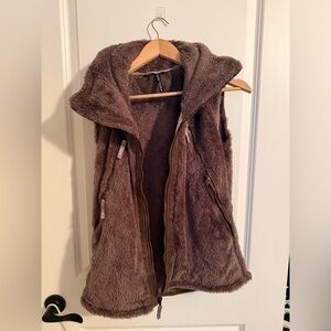 KÜHL Flight Vest – Women’s M, Plush Brown Fleece